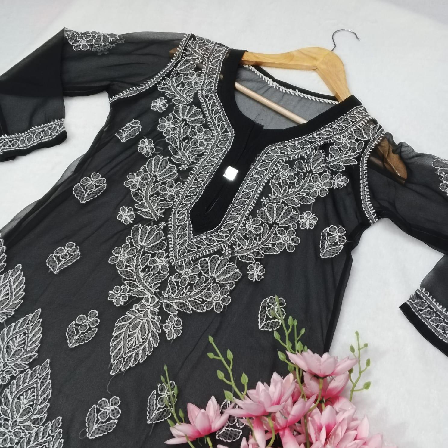 महिलाओं के रेयॉन फ़ैब्रिक अनारकली स्टाइल कुर्ती अलग कढ़ाई जैकेट के साथ, काला  : Amazon.in: कपड़े और एक्सेसरीज़